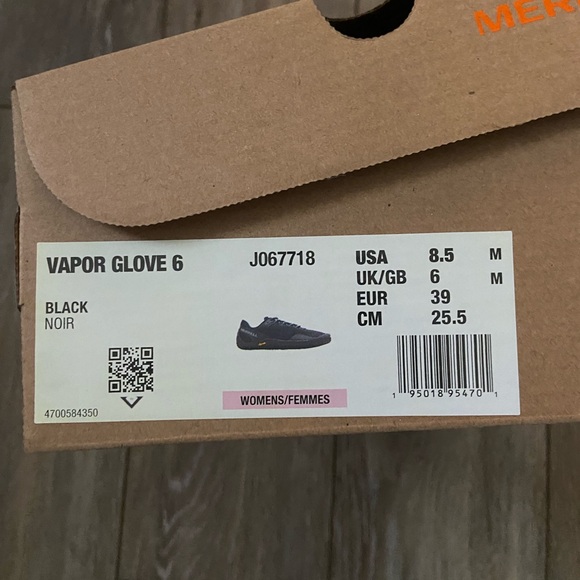 New in box- Women’s Black Merrell Vapor 6 - Picture 2 of 4